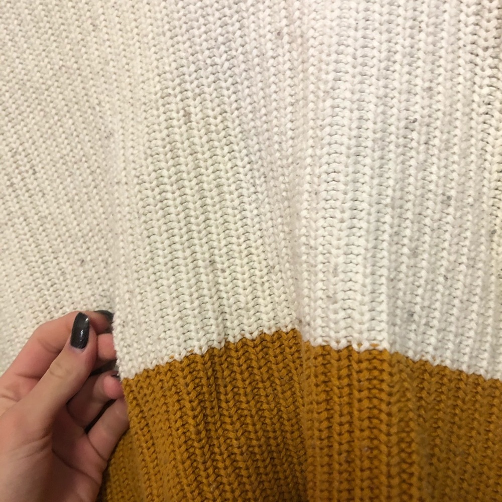 Color Block Sweater - Picture 3 of 5